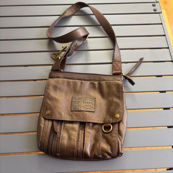 Fossil Crossbody Bag Purse Brown Leather Key Clip inner Pockets Adjustable Strap - Picture 2 of 7
